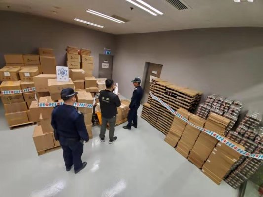 海關(guān)查關(guān)閘“水貨店” 檢值二千二萬未申報貨物